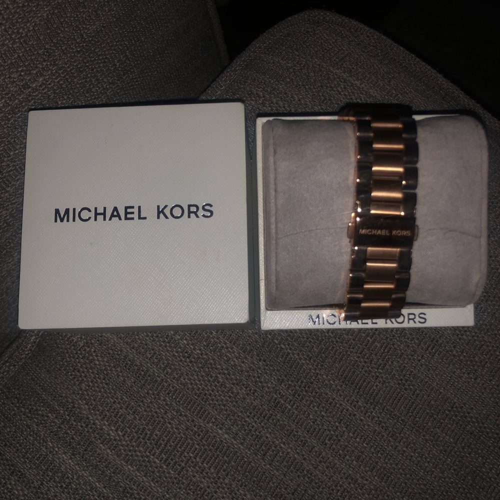 Micheal Kors Women’s Watch - Picture 3 of 4